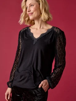 Tee-shirt fantaisie avec dentelle