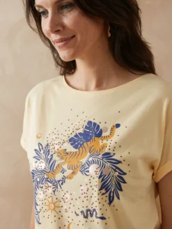 Tee-shirt motif placé