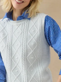 Tricot sans manches à torsades