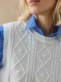 Tricot sans manches à torsades