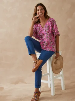 T-shirt col V manches papillon