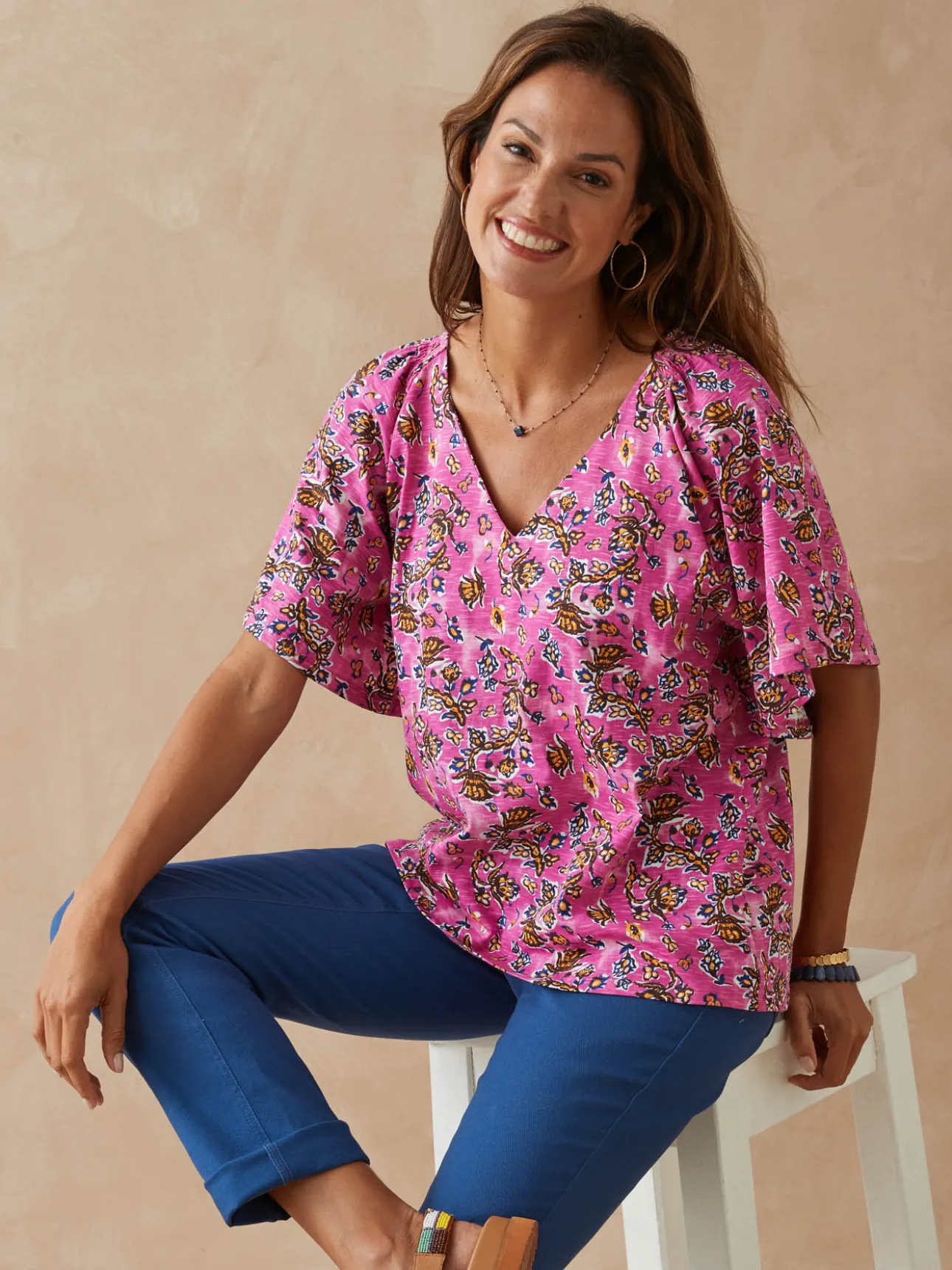 T-shirt col V manches papillon