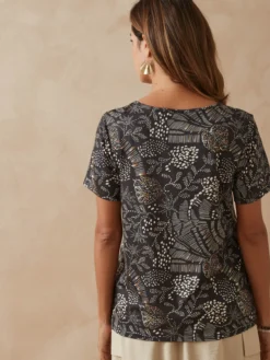 T-shirt imprimé encolure fantaisie