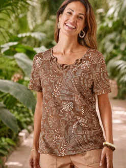 T-shirt imprimé encolure fantaisie