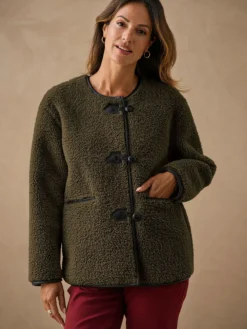 Veste à brandebourgs