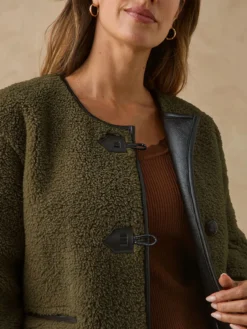 Veste à brandebourgs